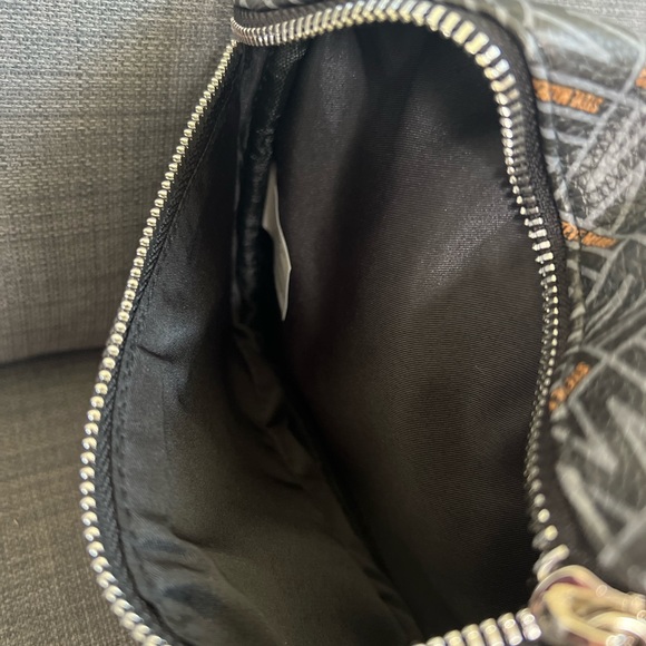 NWT STEVE MADDEN FANNY PACK LOGO BAG ON THE BELT - Picture 4 of 9